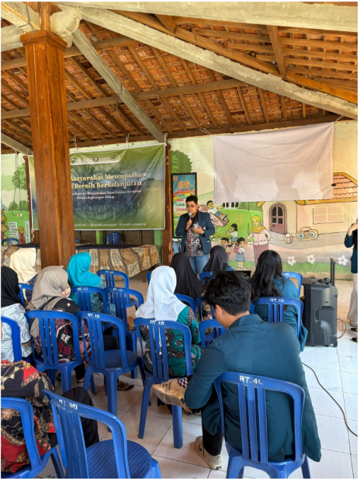 Mahasiswa KKN Undip Jelaskan Tugas dan Tanggung Jawab Dinas Lingkungan Hidup dalam Penanganan Sampah di Desa Cukilan
