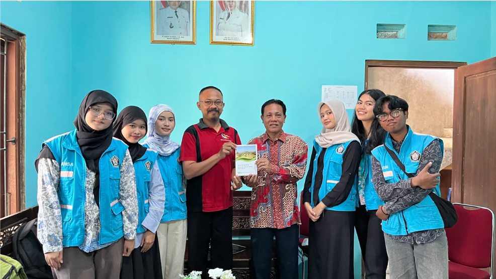 Mahasiswa Teknik Lingkungan Undip Susun Buku Pedoman Bank Sampah Desa Cukilan, Soroti Mitigasi Kendala Lapangan dan Logistik