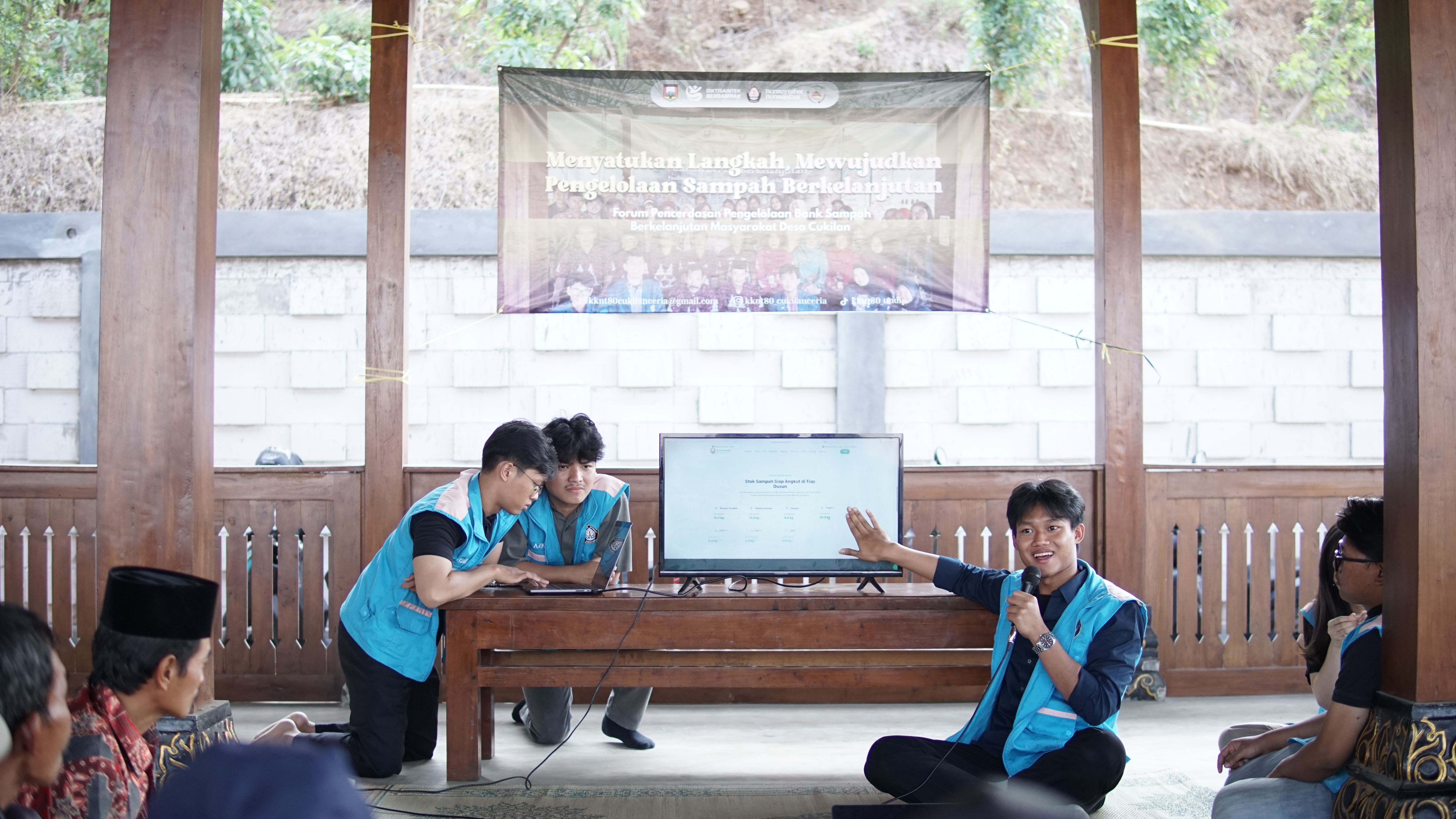 Bukan Sekadar Website: Cerita Digitalisasi Pengelolaan Bank Sampah Desa Cukilan