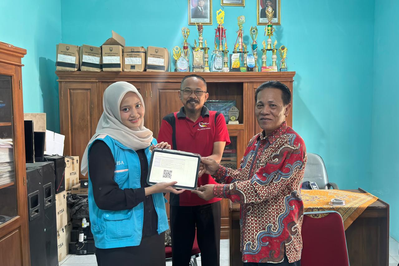 Dukung SDGs-12, Mahasiswa KKNT-80 Undip Susun Sistem Monitoring Insentif Bank Sampah