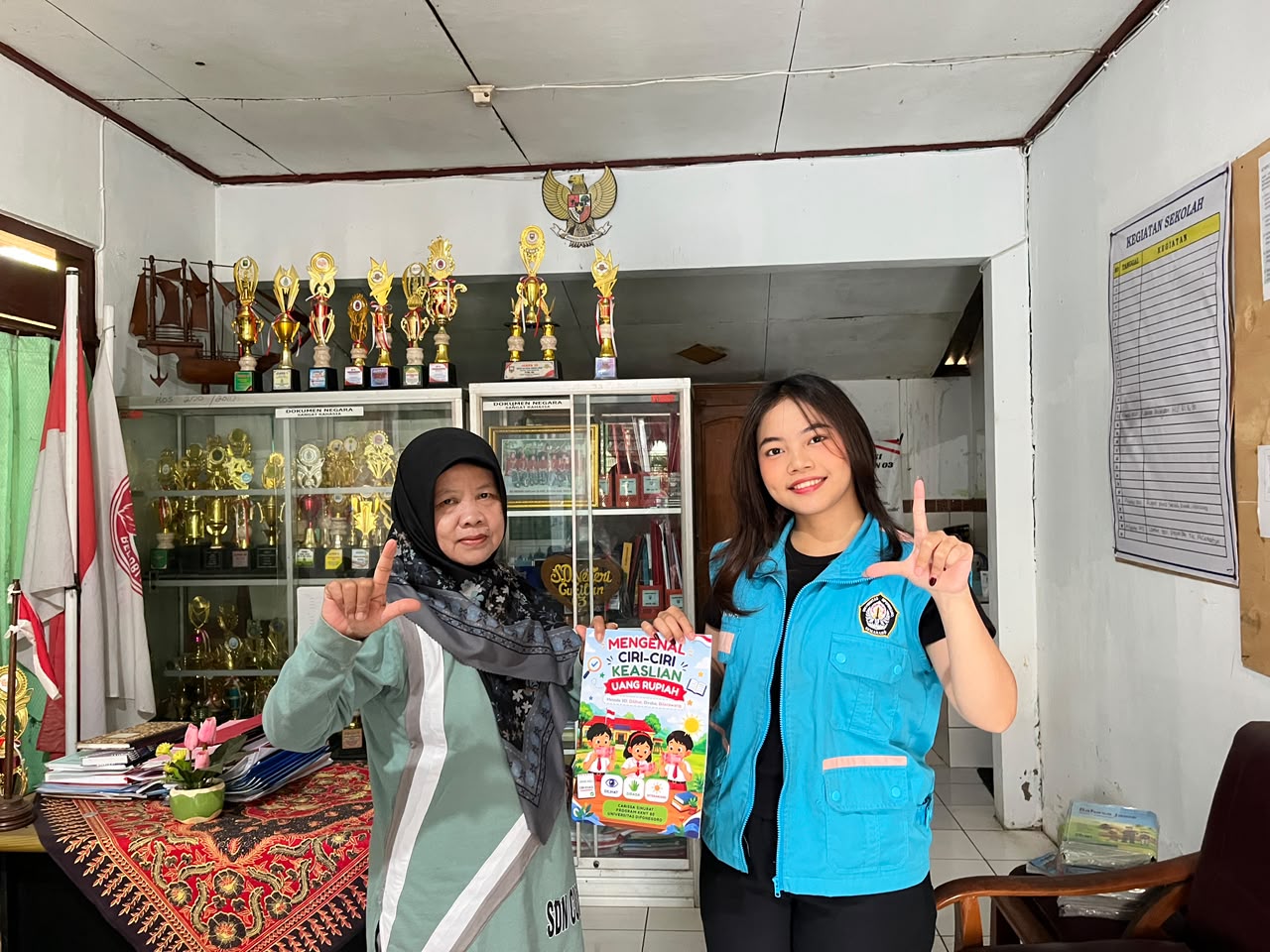 Kenali Rupiah dengan 3D: Mahasiswa KKN Edukasi Siswa SD N 3 Desa Cukilan tentang Ciri Keaslian Uang Rupiah