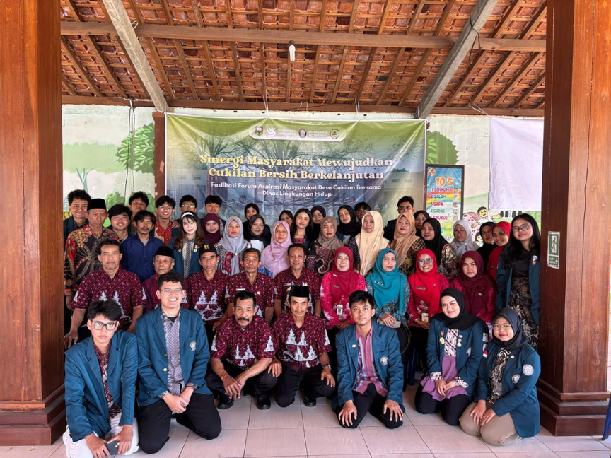 Mahasiswa KKN-T Undip Terbitkan Buku Panduan Bank Sampah Desa Cukilan