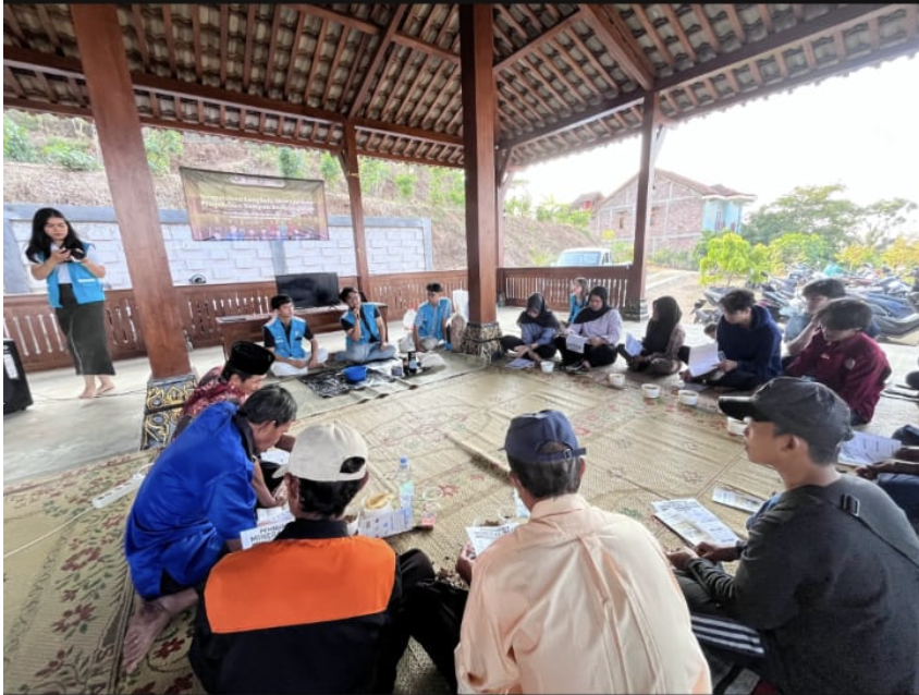 Mahasiswa KKN-T 80 UNDIP Edukasi Mineral Block untuk Ternak Ruminansia Cukilan